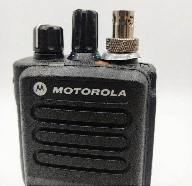 Антенний адаптер, перехідник BNC-female-moto RF, для рацій Motorola DP з кільцем заземлення t0000418 фото